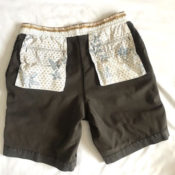 Tommy Bahama 9 Inch Tencel Blend Chino Shorts Men Size 33 Brown Golf Casual EUC - Picture 14 of 14